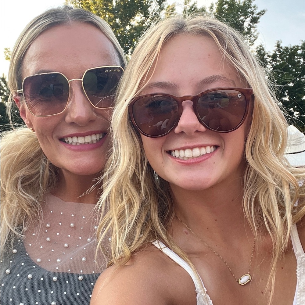 Meet your Posher, Lisa